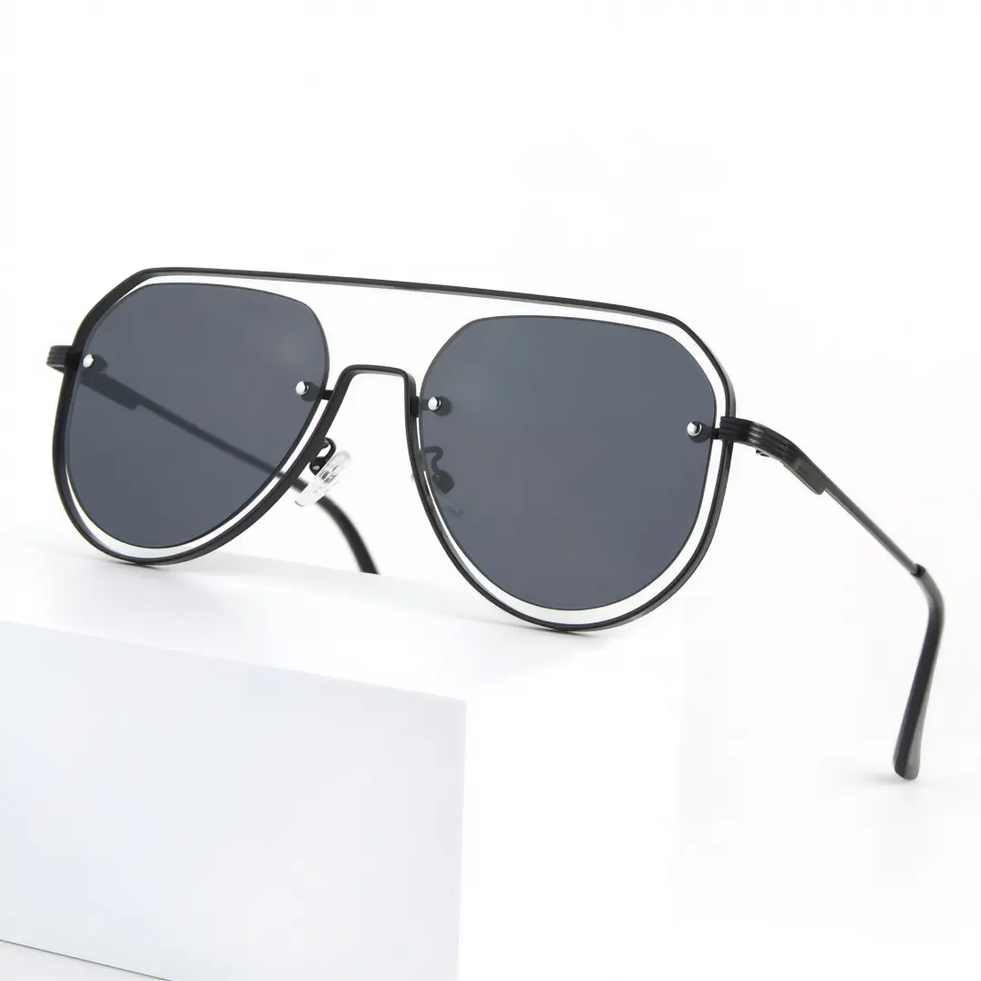 Scene view of Damla vintage aviator metal sunglasses AP0022505 in grey
