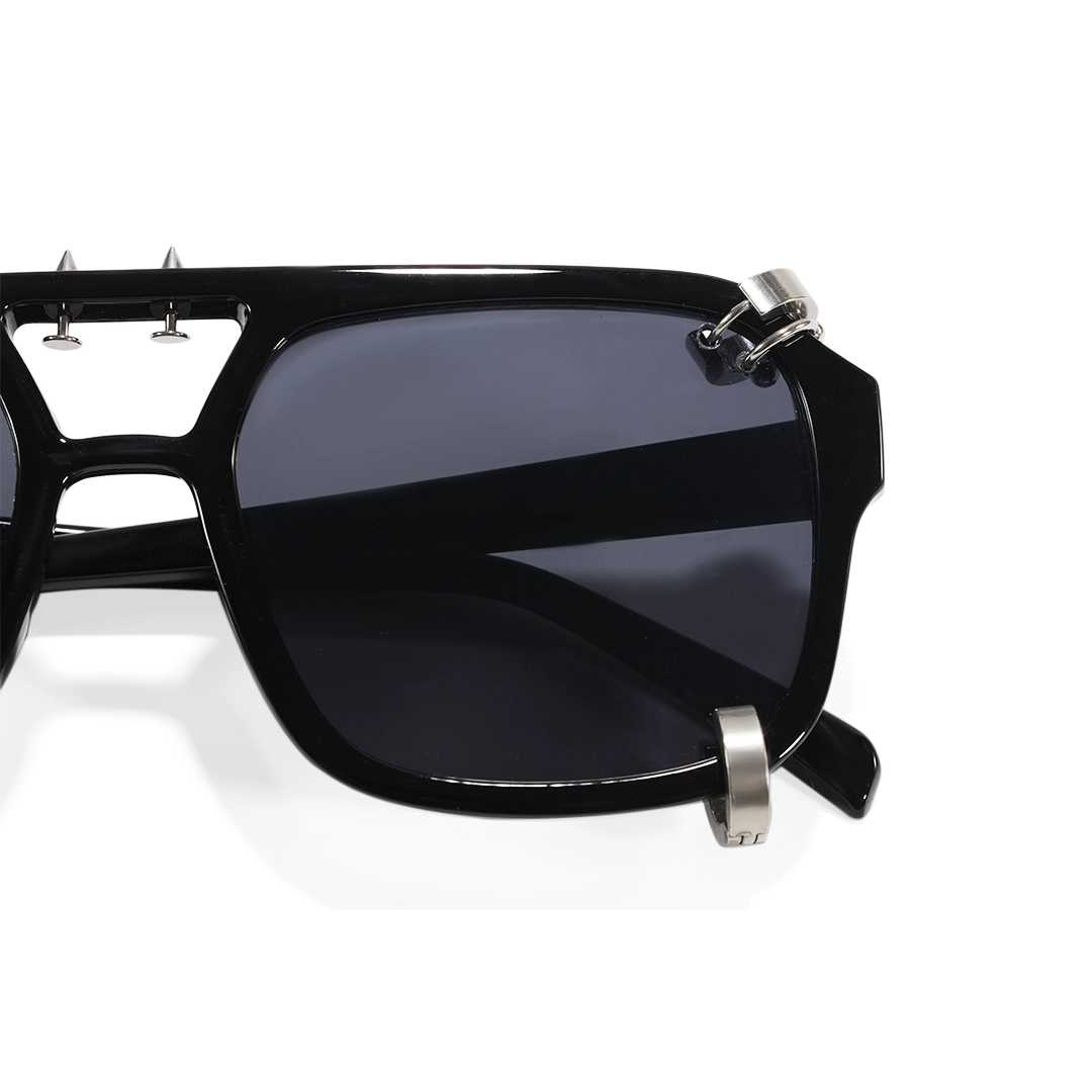 End piece detail of Punkd aviator pc handcrafted polarized sunglasses AP0052511 in black