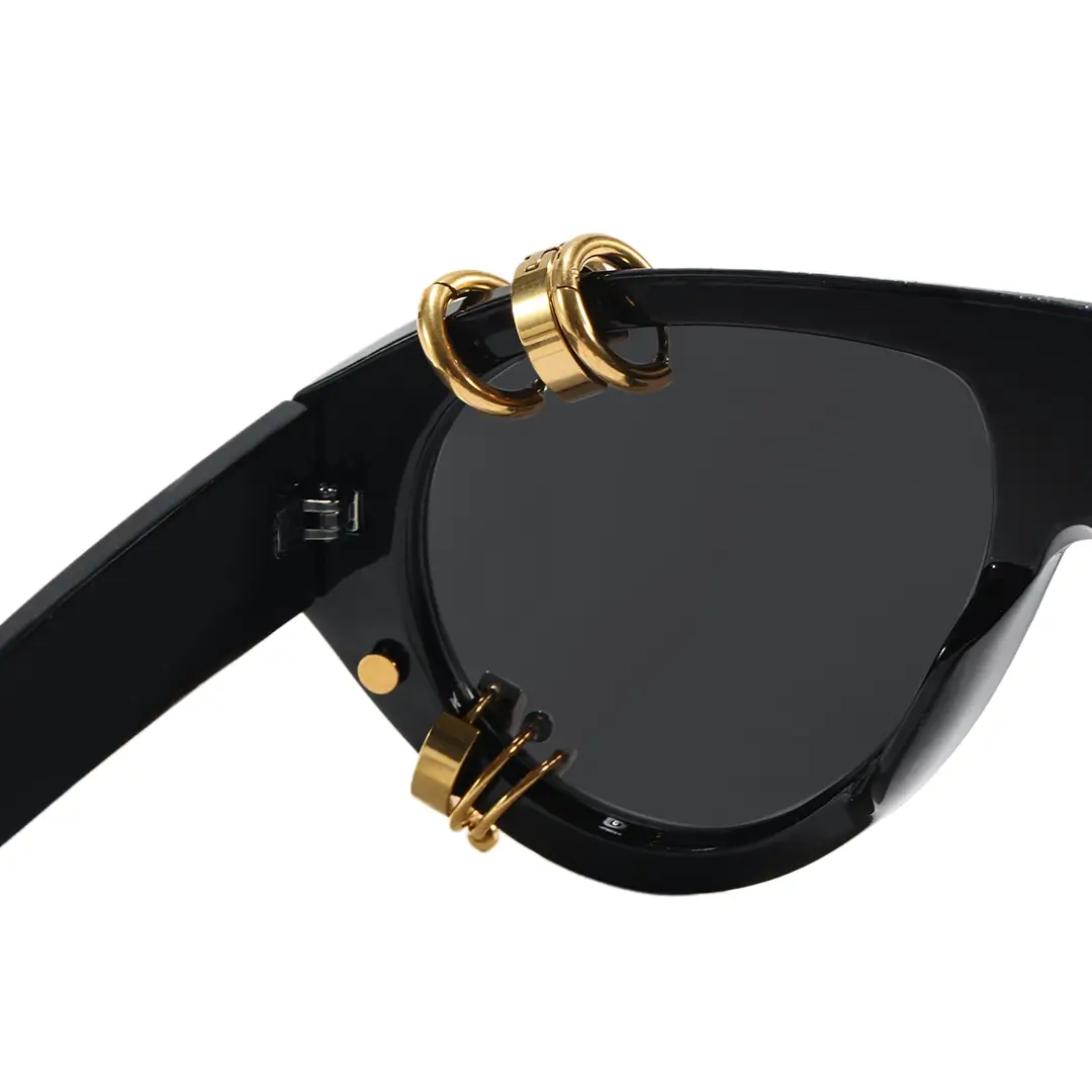 Hinge detail of Wisp aviator pc handcrafted polarized sunglasses AP0082604 in gold