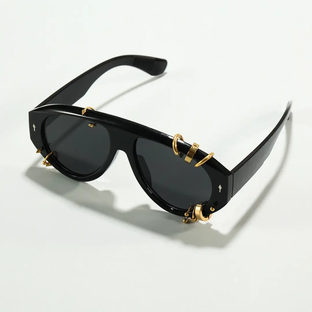 Scene close-up view of Wisp aviator pc handcrafted polarized sunglasses AP0082604 in gold