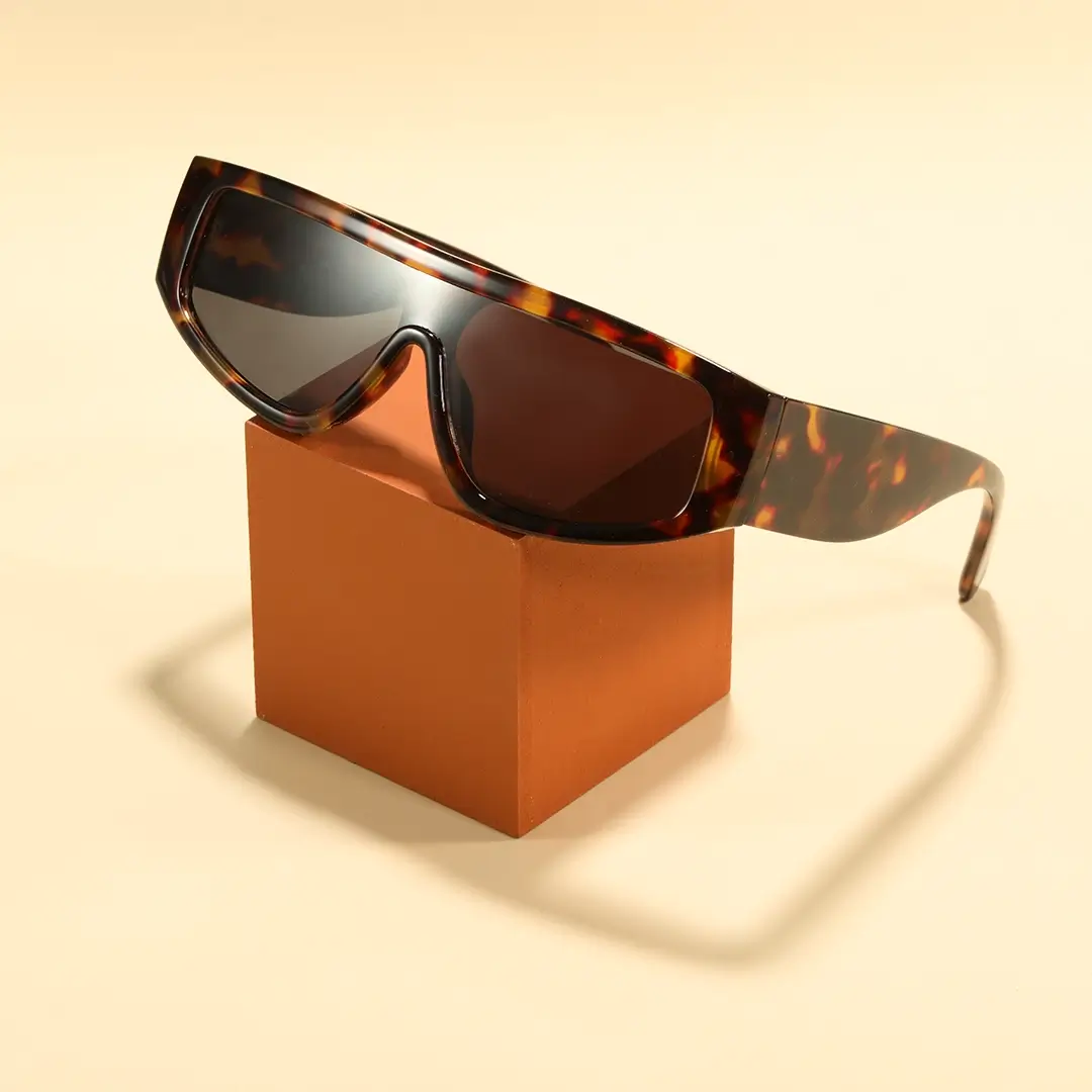 Scene view of Kaelen fashion aviator pc sunglasses AP0092604 in tortoise