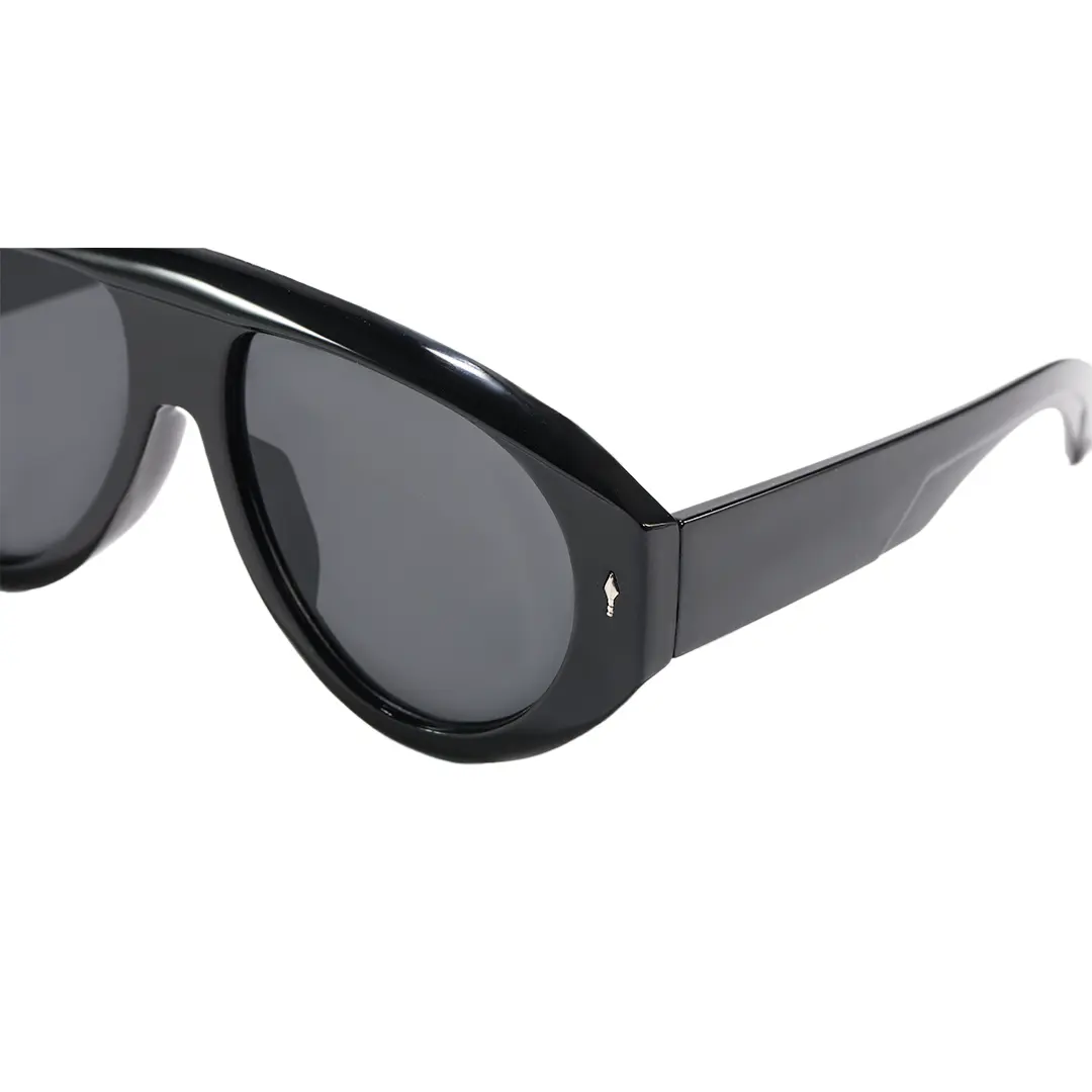 End piece detail of Aveline aviator pc sunglasses AP0132603 in black