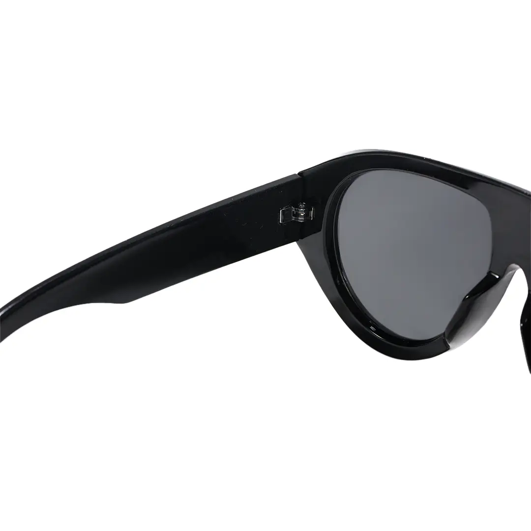 Hinge detail of Aveline aviator pc sunglasses AP0132603 in black