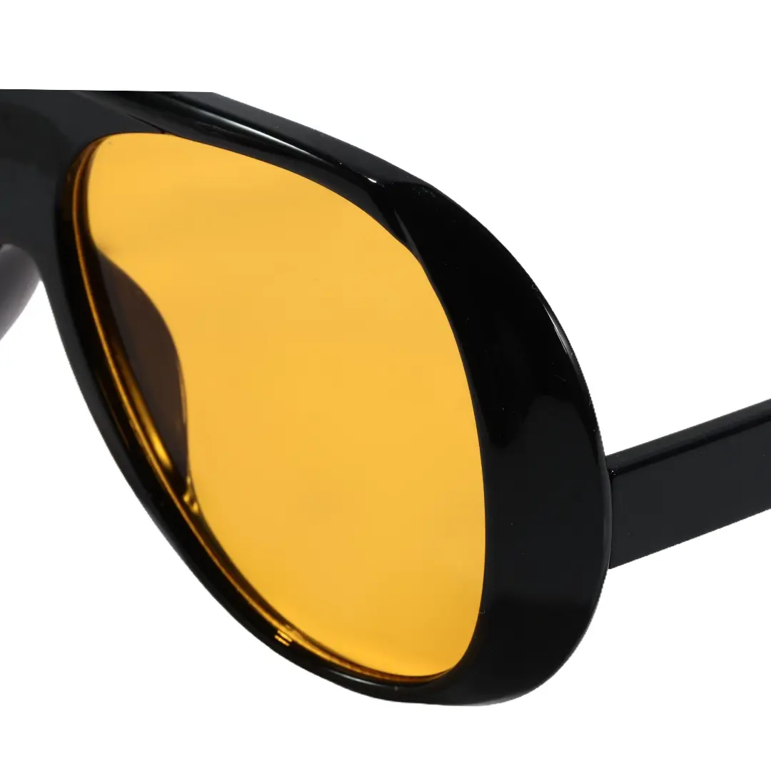 End piece detail of Lumina vintage aviator pc sunglasses AP0172604 in black