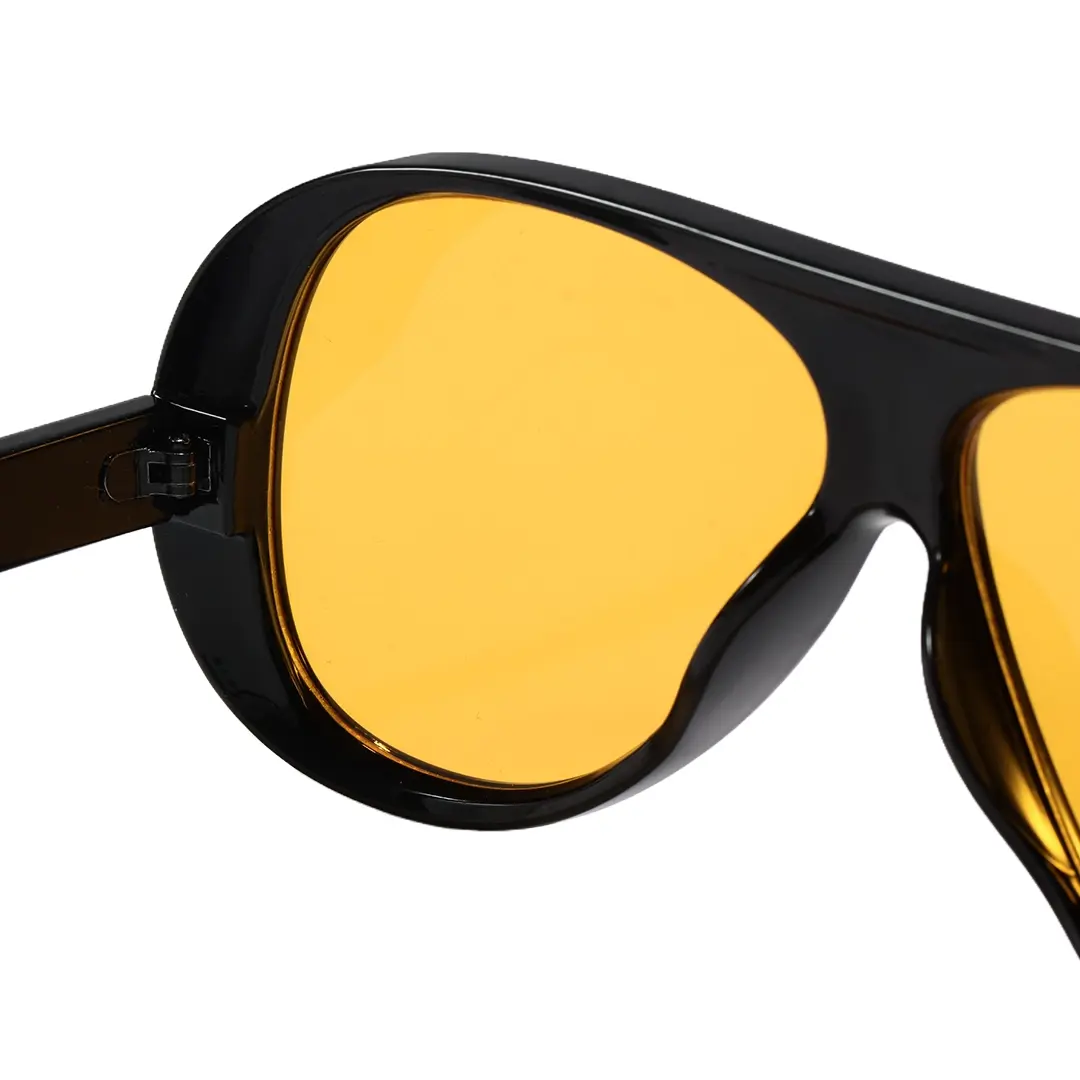 Integrated nose pad detail of Lumina vintage aviator pc sunglasses AP0172604 in black