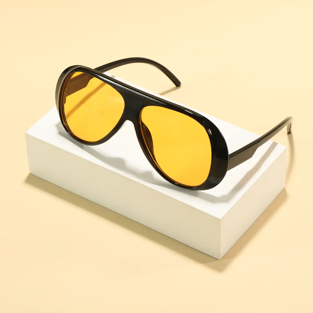 Scene view of Lumina vintage aviator pc sunglasses AP0172604 in black