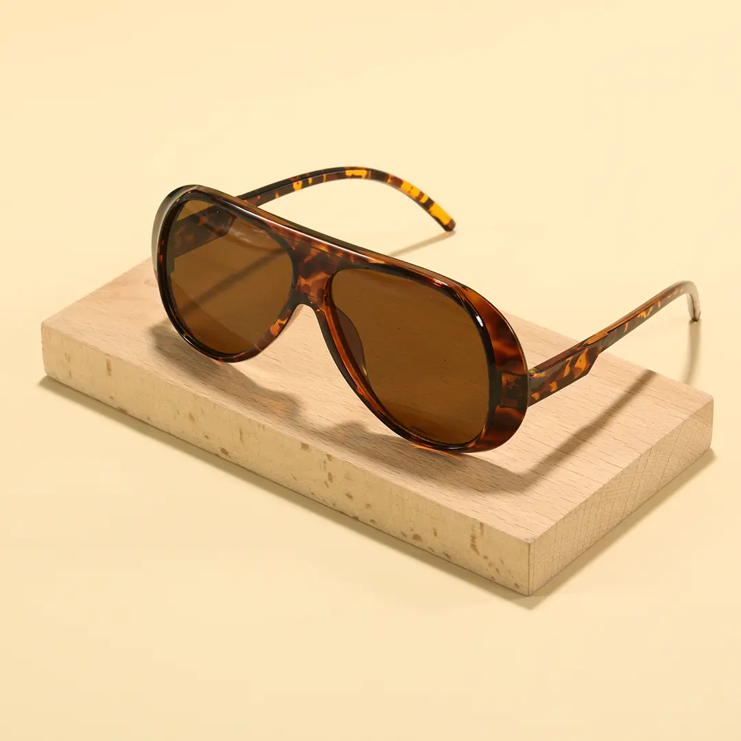 Scene view of Lumina vintage aviator pc sunglasses AP0172604 in tortosie