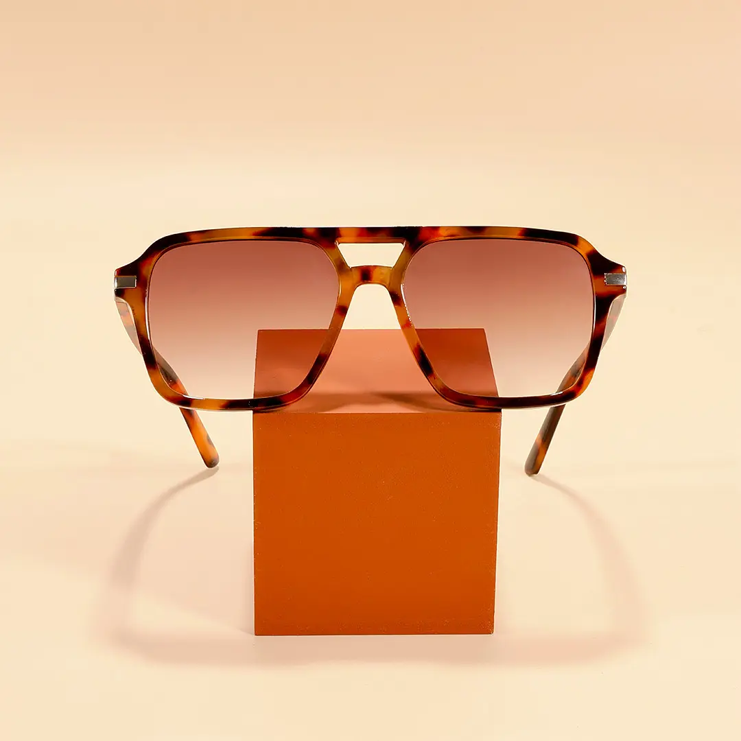 Scene close-up view of Lana vintage aviator pc sunglasses AP0502506 in tortoise