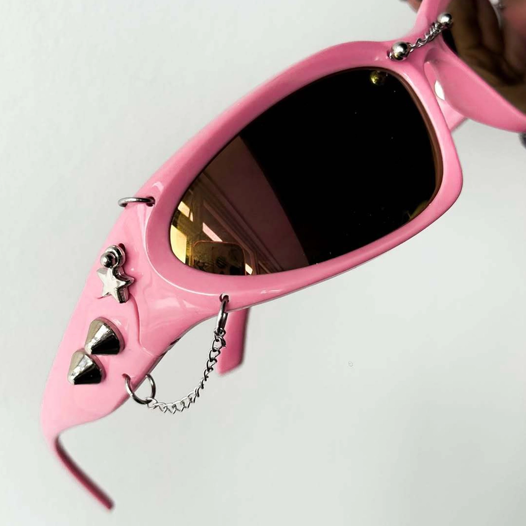 End piece detail of Nash cat-eye pc handcrafted polarized sunglasses CP0032511 in pink