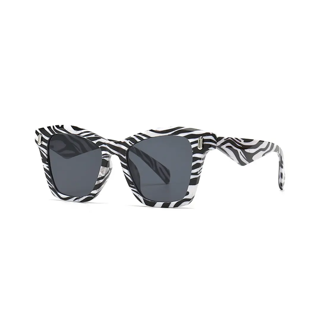 Angle view of Mala cat eye pc sunglasses CP0122506 in black