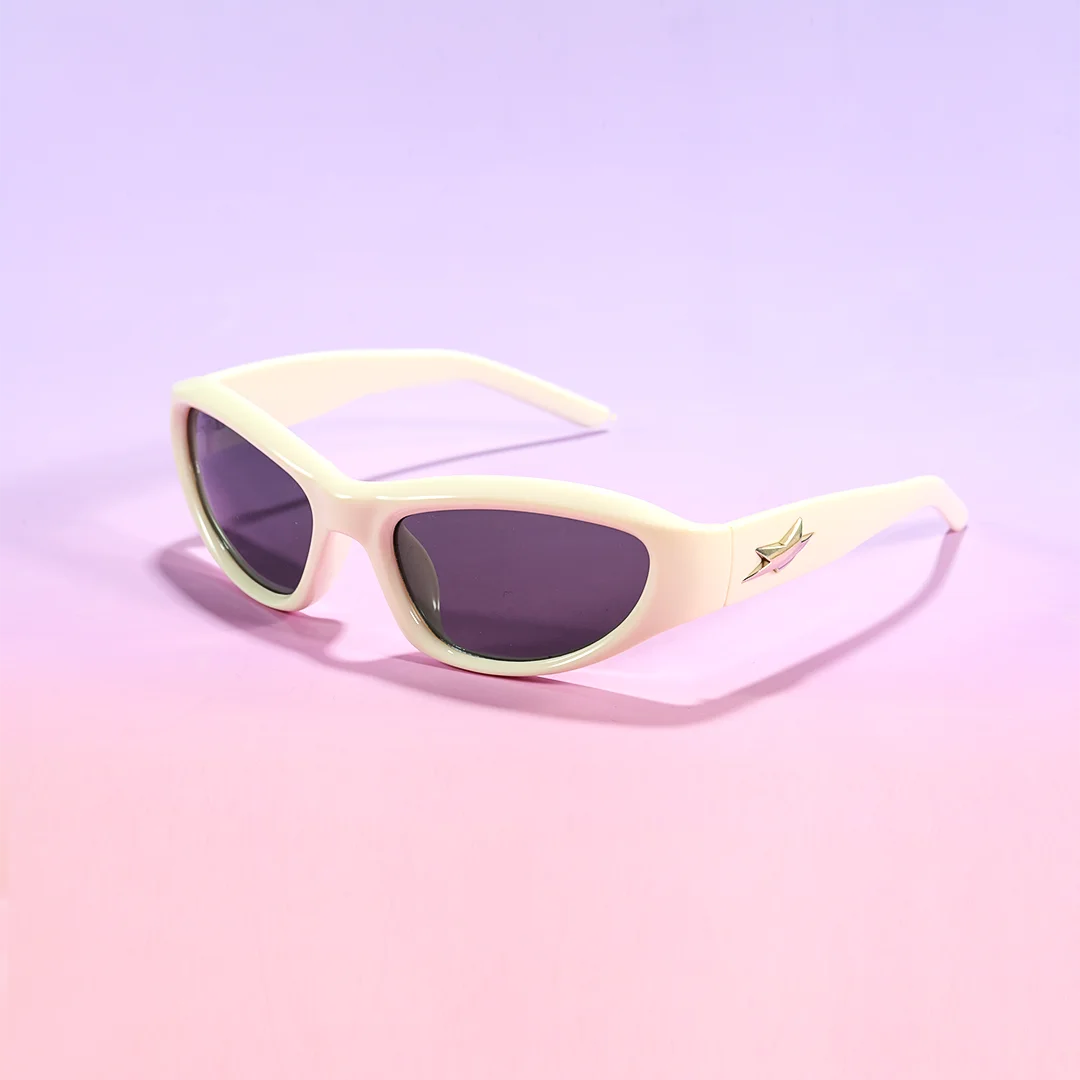 Scene view of Zennia cat eye pc sunglasses CP0302603 in beige
