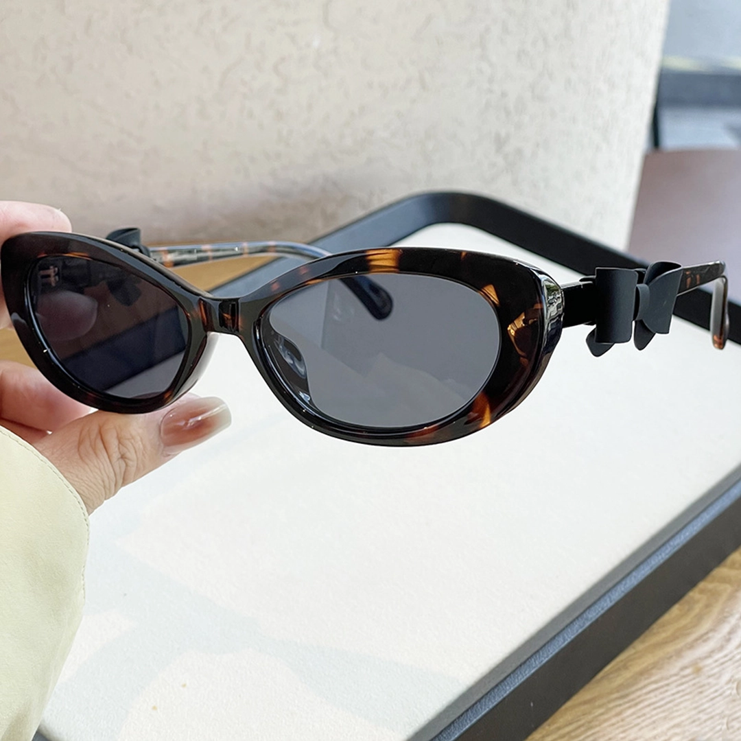 Scene close-up view of Tula cat eye pc sunglasses CP0332512 in tortoise