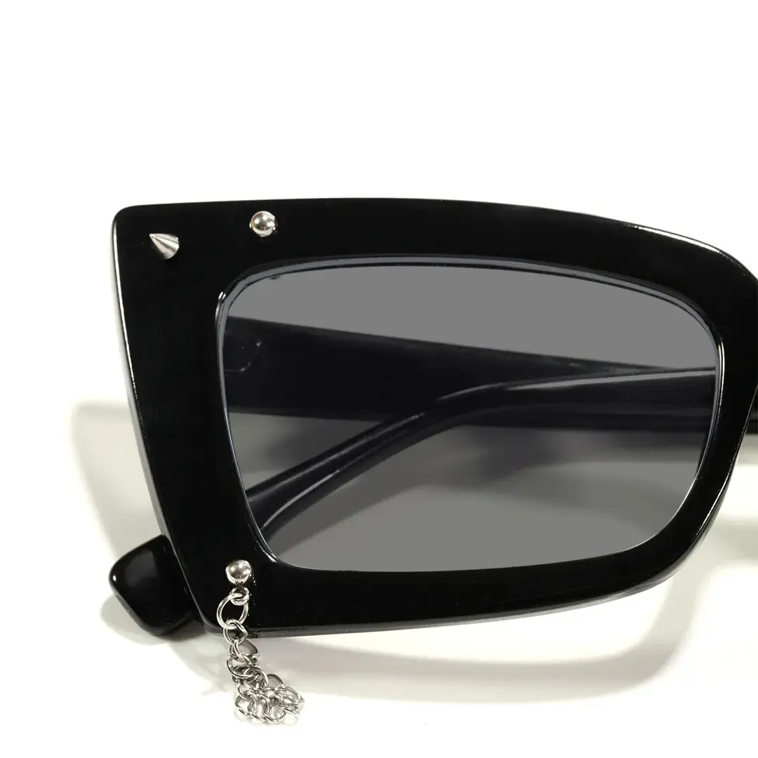 Frame detail of Marlo cat-eye tr90 handcrafted polarized sunglasses CR0032509 in black