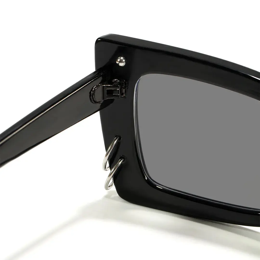 Hinge detail of Marlo cat-eye tr90 handcrafted polarized sunglasses CR0032509 in black