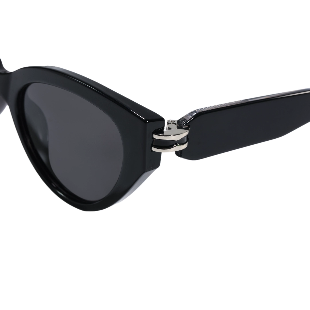 End piece detail of Zoe cat eye tr90 sunglasses CR0042604 in black