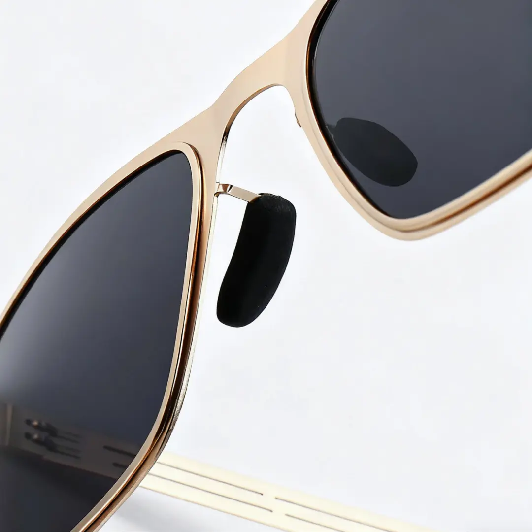 Integrated nose pad detail of Roman rectangle metal sunglasses EM0382508 in gold