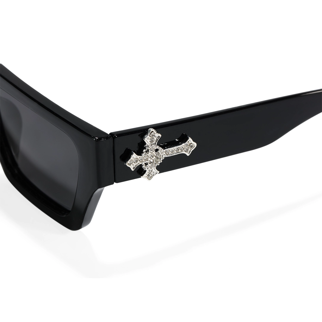 End piece detail of Kross rectangle pc sunglasses EP0082511 in black