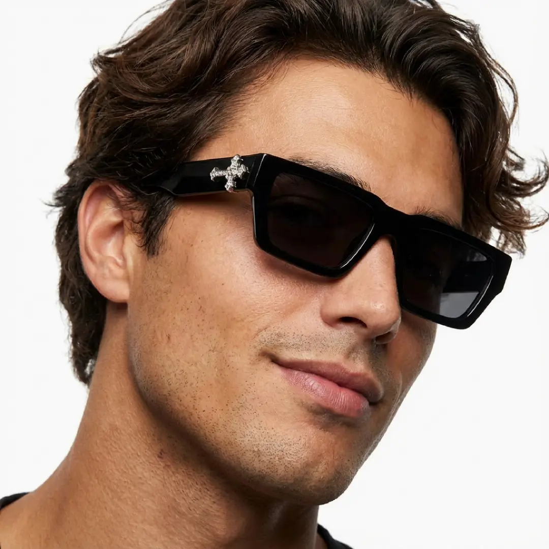 Face close-up view of male wearing black rectangle sunglasses, calm expression, EP0082511