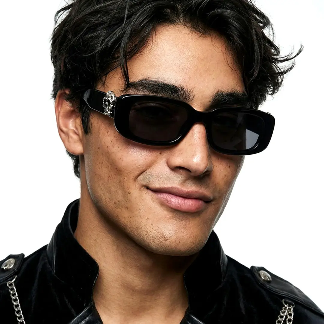 Face close-up view of male wearing black rectangle sunglasses, confident expression, EP0092511