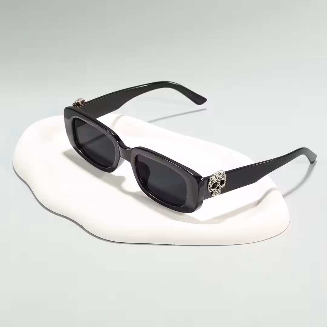 Scene close-up view of Lysander rectangle pc sunglasses in black. SPU: EP0092511