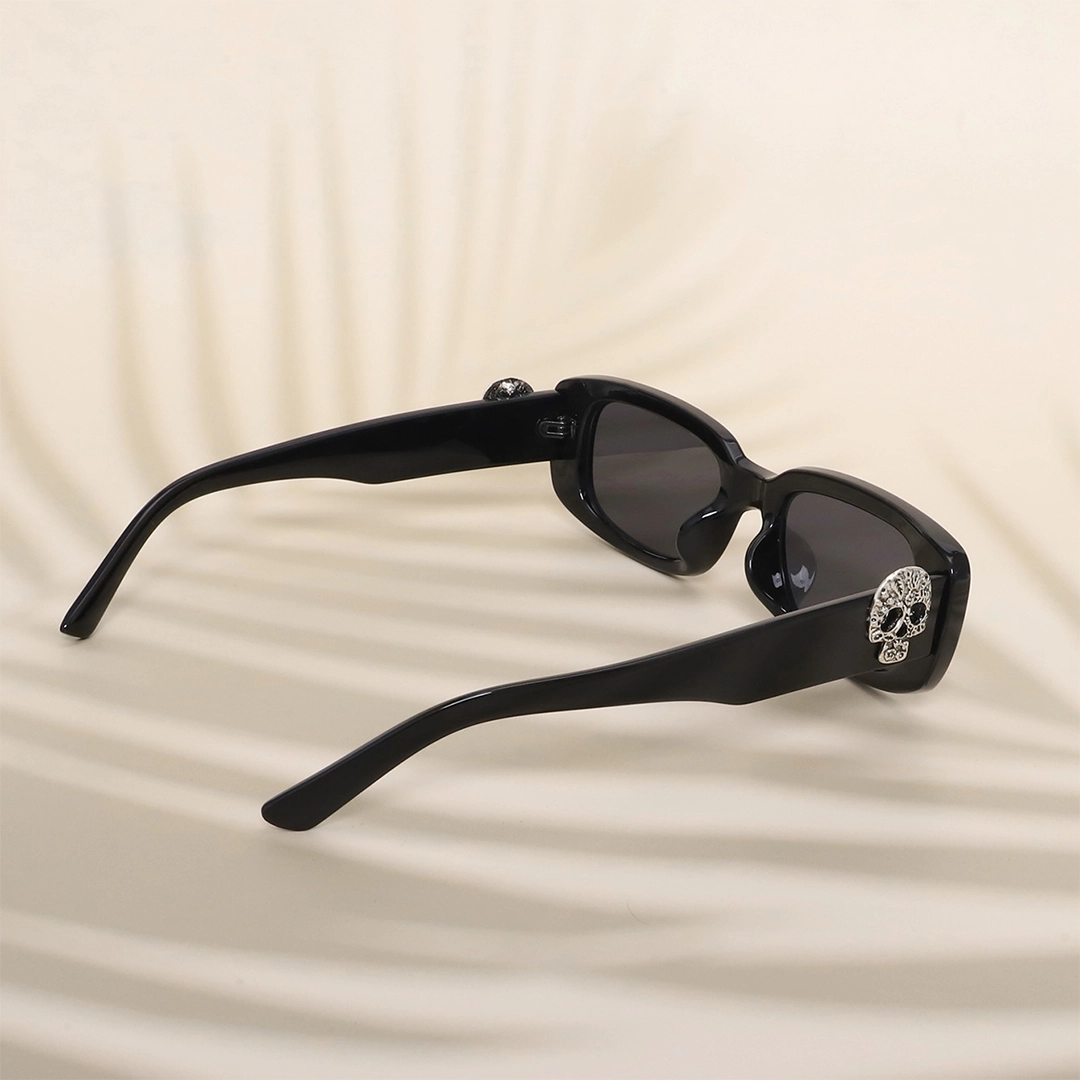 Scene view of Lysander rectangle pc sunglasses EP0092511 in black