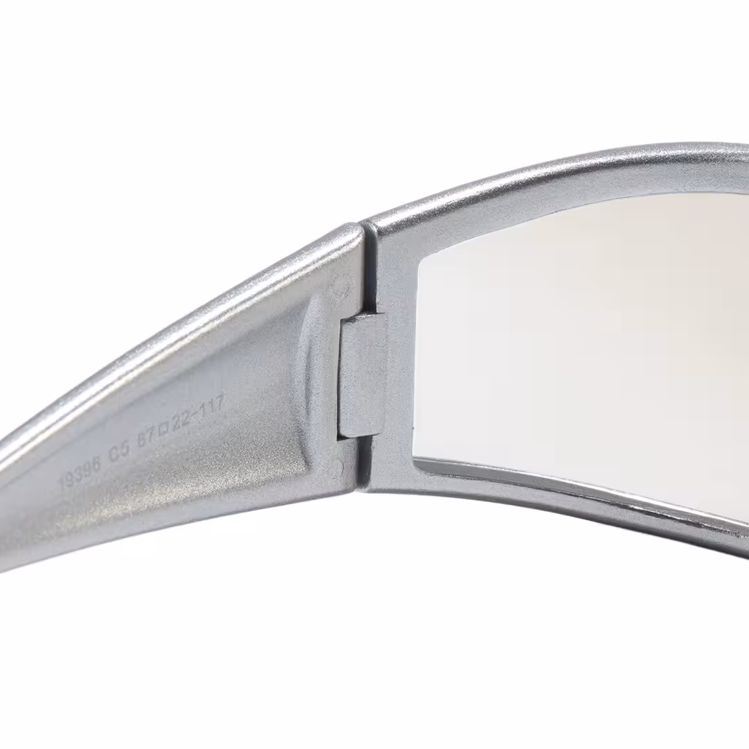 Hinge detail of Fael y2k rectangle pc sunglasses EP0092605 in silver