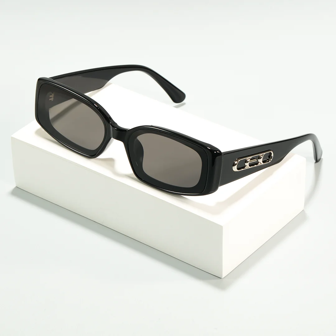 Scene view of Veldt fashion rectangle tr90 sunglasses ER0142604 in black
