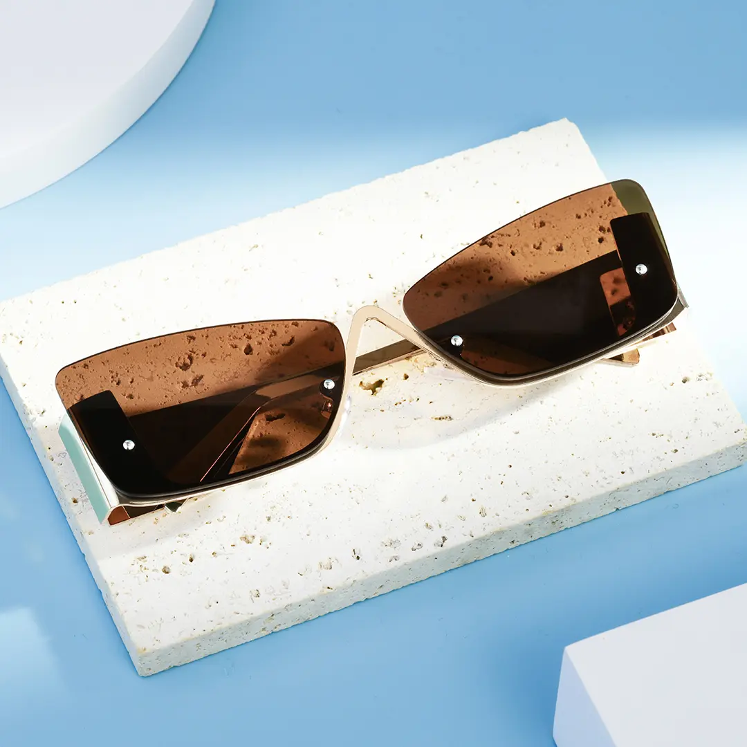 Scene view of Bedia fashion geometric tr90 sunglasses GM0202303 in brown