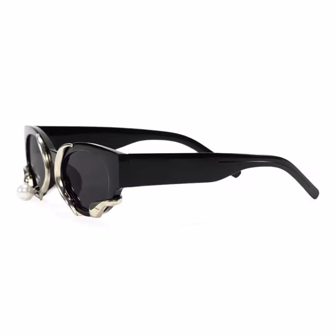 Side view of Sora oval pc handcrafted polarized sunglasses in black. SPU: OL0092506