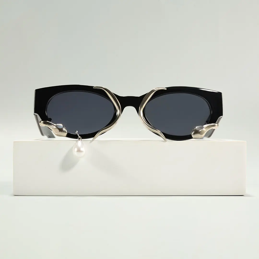Scene view of Sora fashion oval pc sunglasses in black. SPU: OL0092506