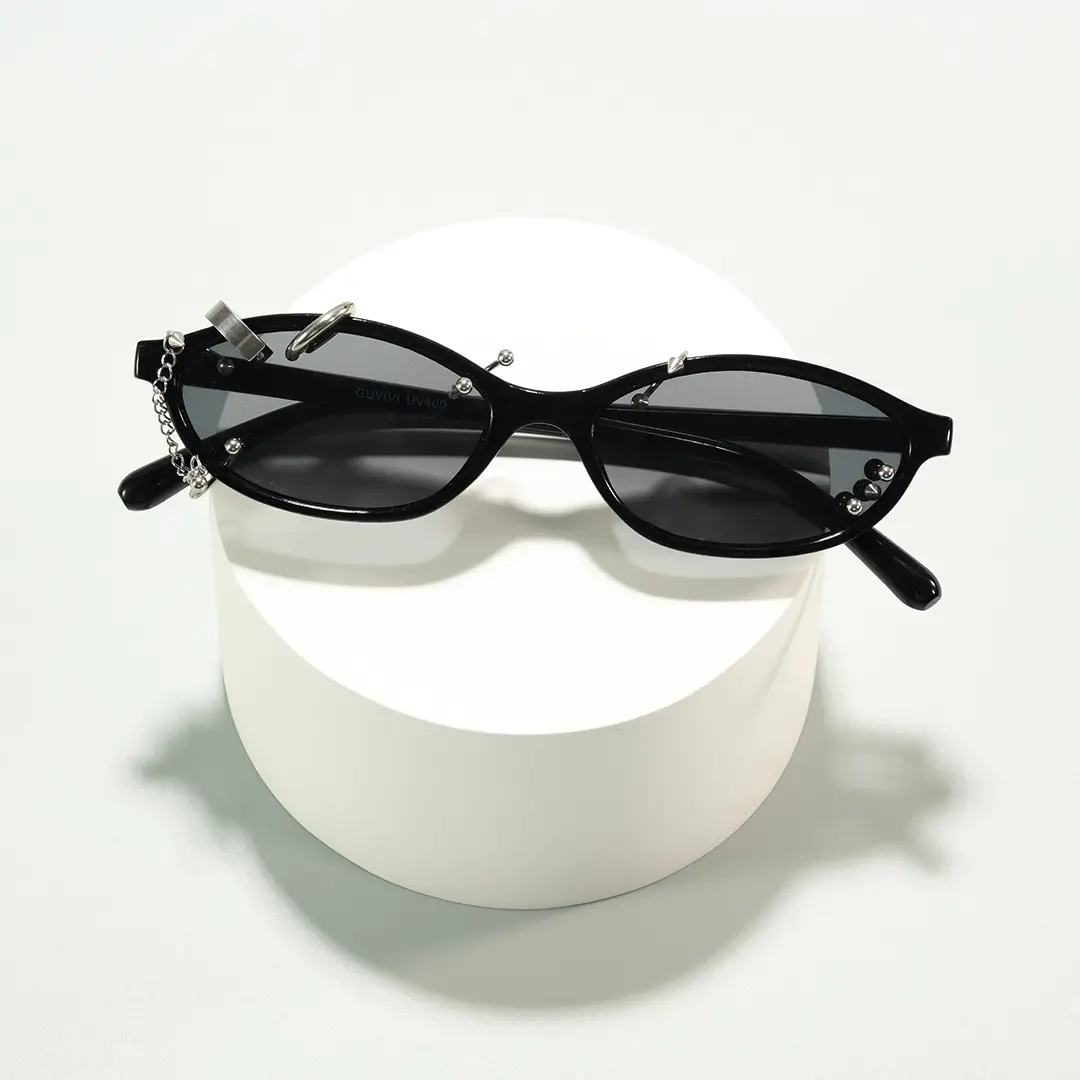 Scene view of Epoch oval pc handcrafted polarized sunglasses OP0092604 in silver