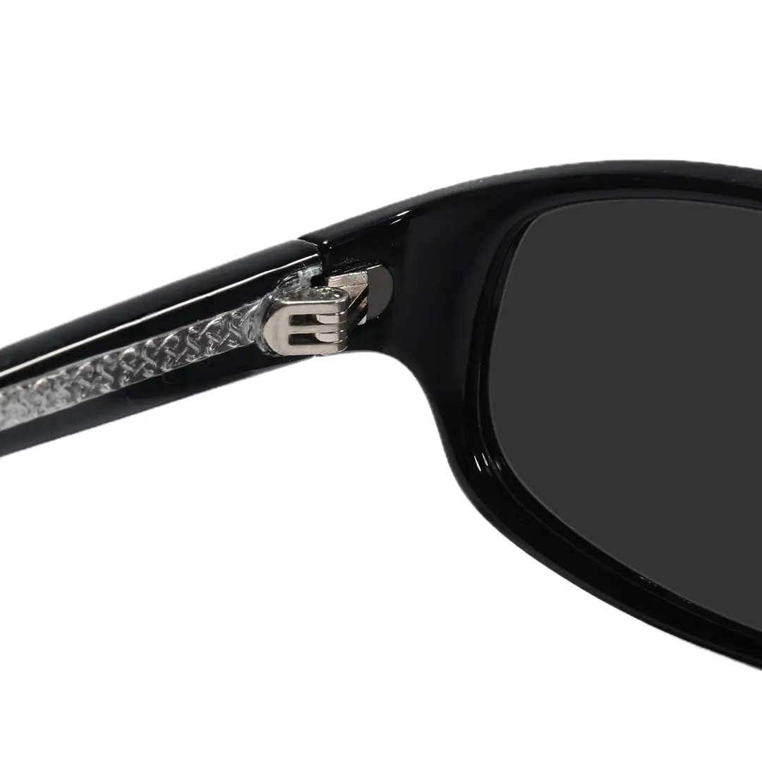 Hinge detail of Ylora y2k oval pc sunglasses OP0332604 in black