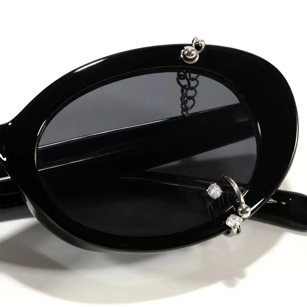 End piece detail of Alden oval tr90 handcrafted polarized sunglasses OR0022509 in black