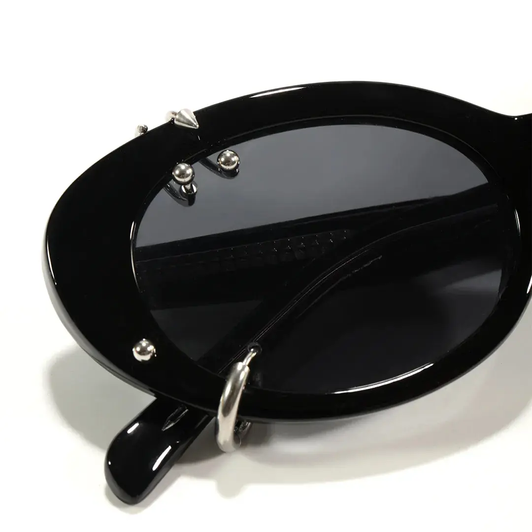 Frame rivet detail view of Alden oval tr90 handcrafted polarized sunglasses OR0022509 in black