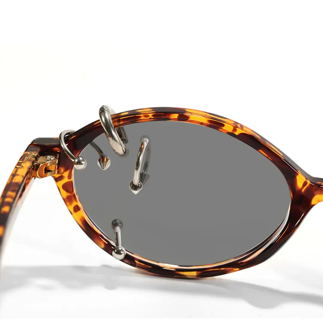 Frame detail of Sylas oval tr90 handcrafted polarized sunglasses OR0042509 in tortoise