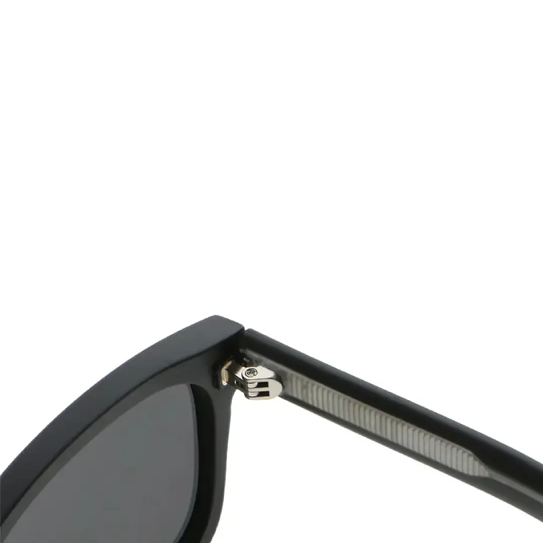 Hinge detail of Grant square acetate sunglasses RA0012402 in black