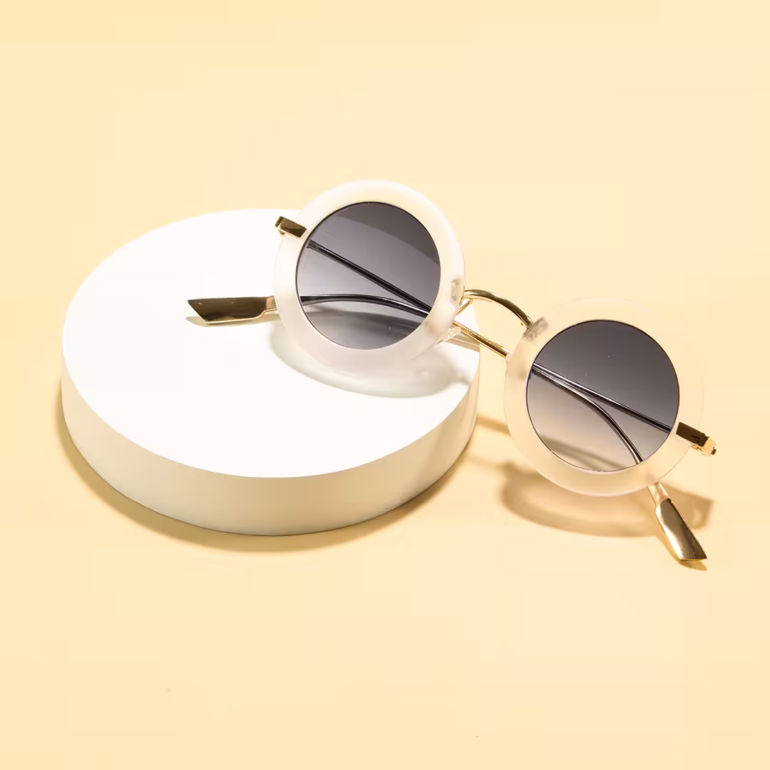 Scene view of Tide vintage round metal sunglasses RM0012605 in gold