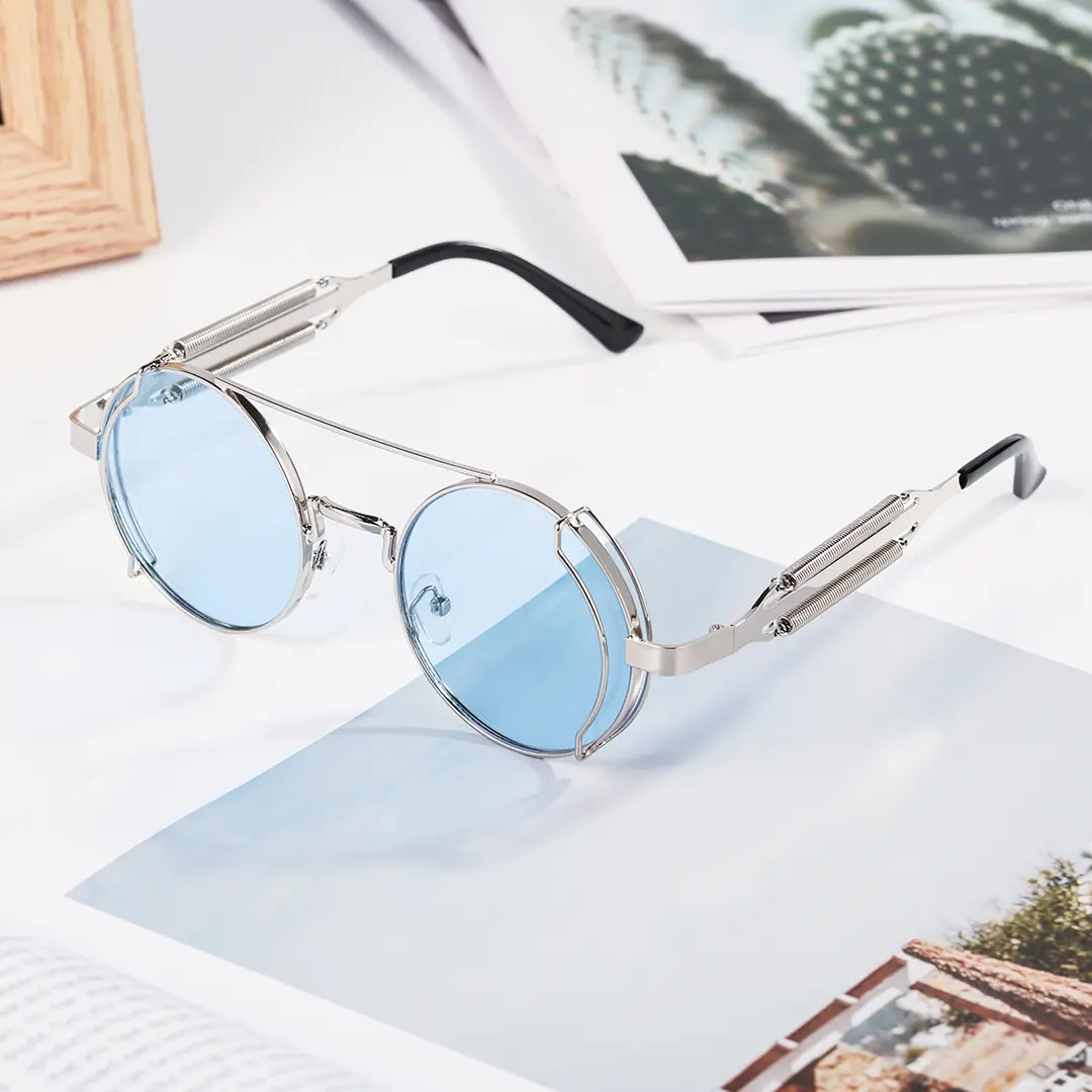 Scene close-up view of Binfing steampunk round metal sunglasses RM0102303 in silver blue