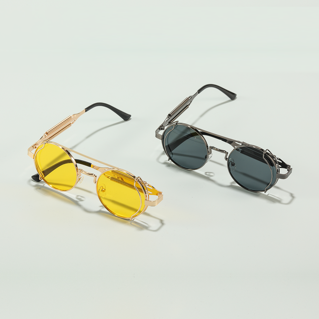 Scene view of Binfing steampunk round metal sunglasses RM0102303 in silver