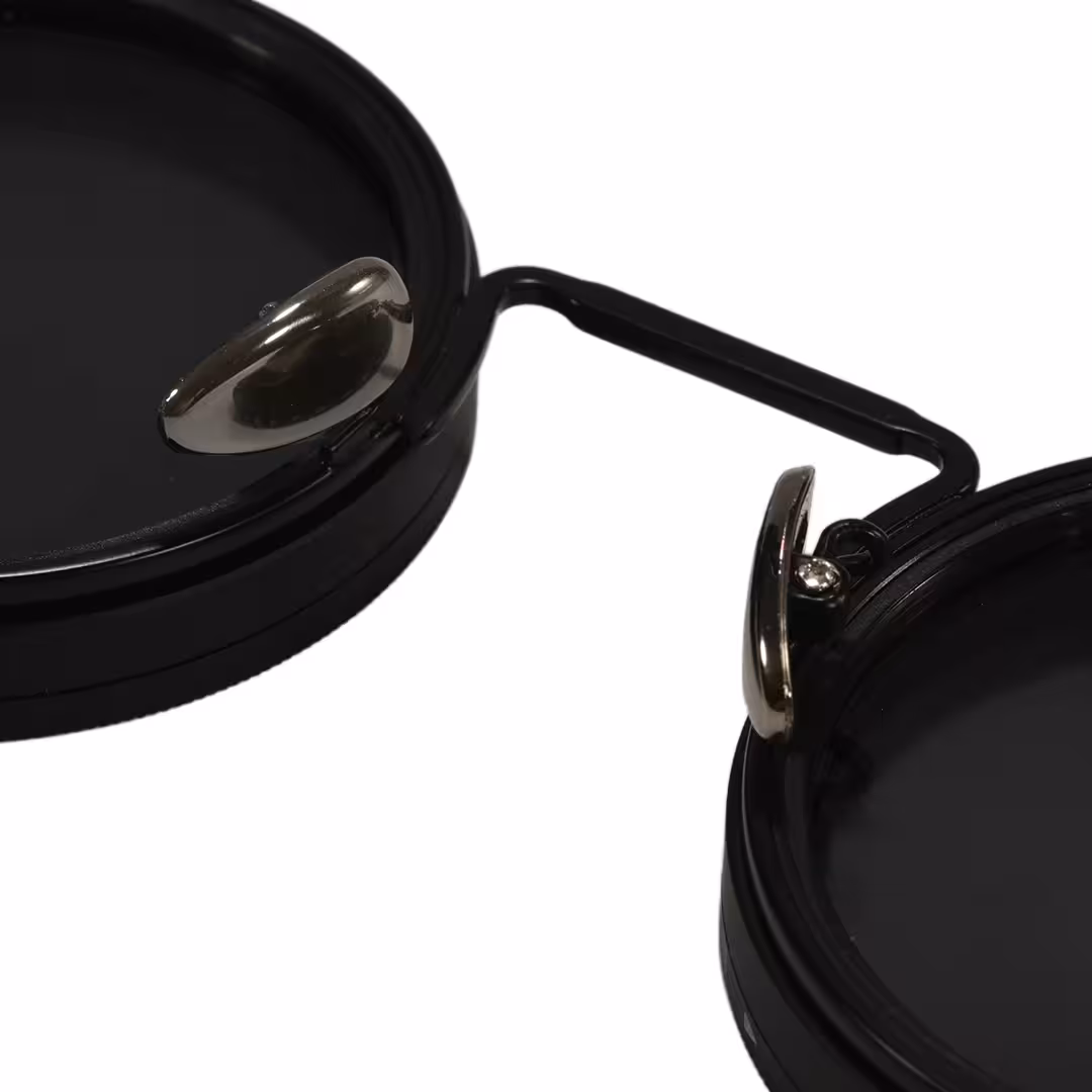 Adjustable nose pad detail of Orinr round metal sunglasses in black. SPU: RM0312605