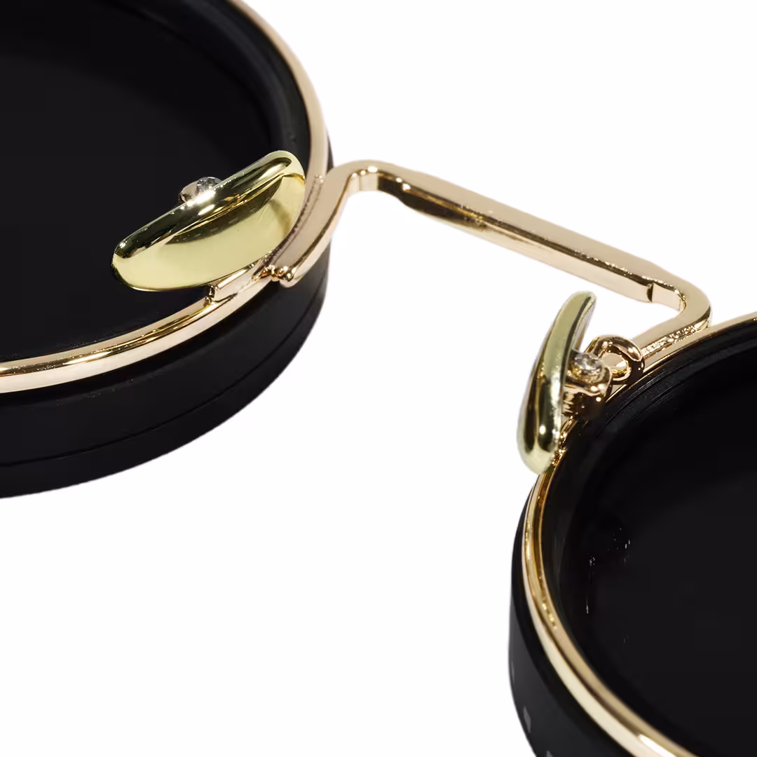 Adjustable nose pad detail of Orinr round metal sunglasses in gold. SPU: RM0312605