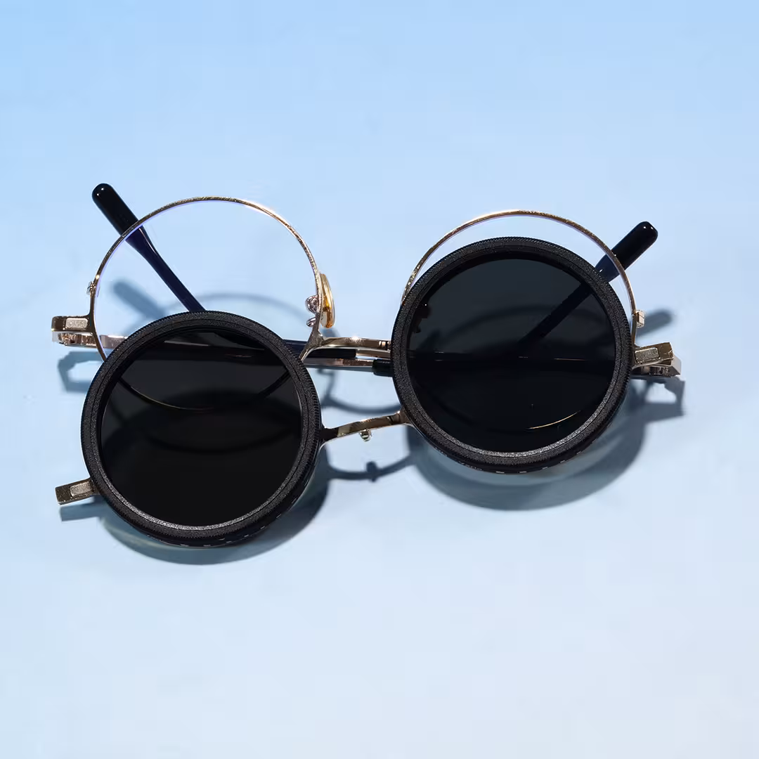 Scene view of Orinr steampunk round metal sunglasses RM0312605 in gold