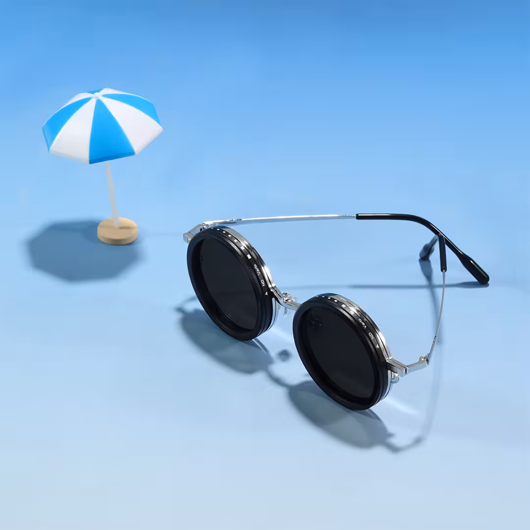 Scene close-up view of Orinr steampunk round metal sunglasses RM0312605 in silver
