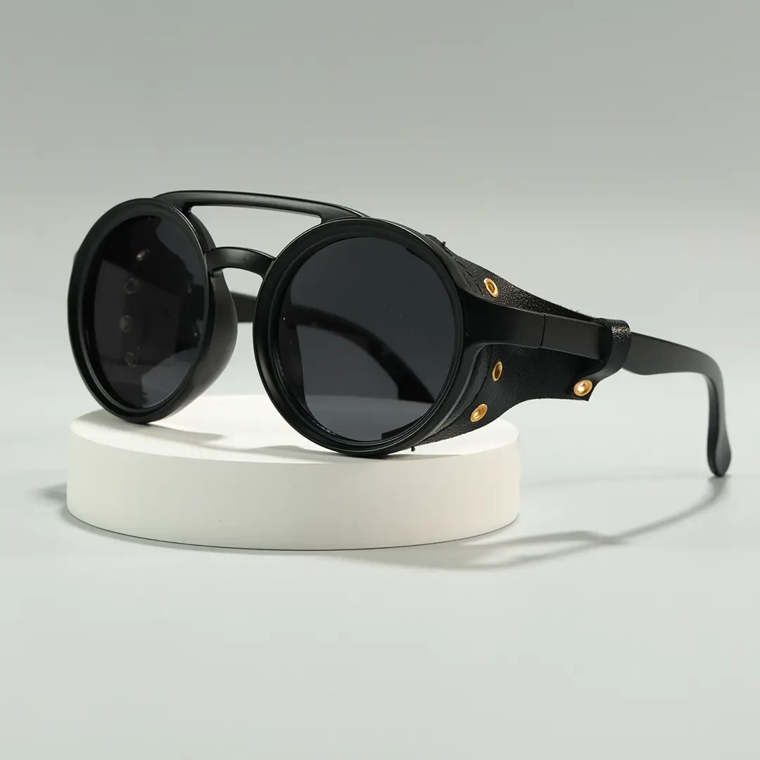 Scene view of Rhys steampunk round pc sunglasses RP0082604 in black