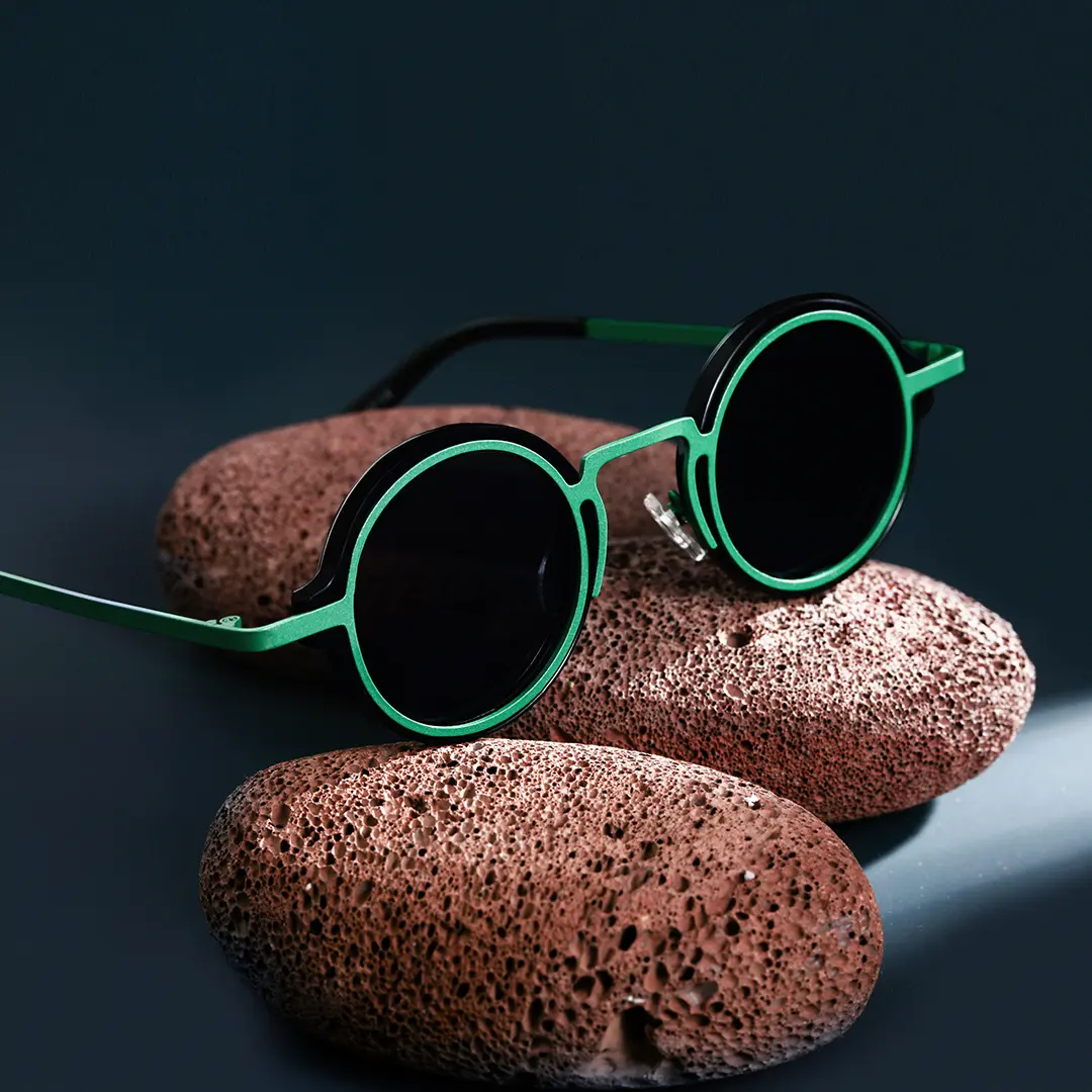 Scene view of Bil vintage round tr90 sunglasses RR0192302 in green