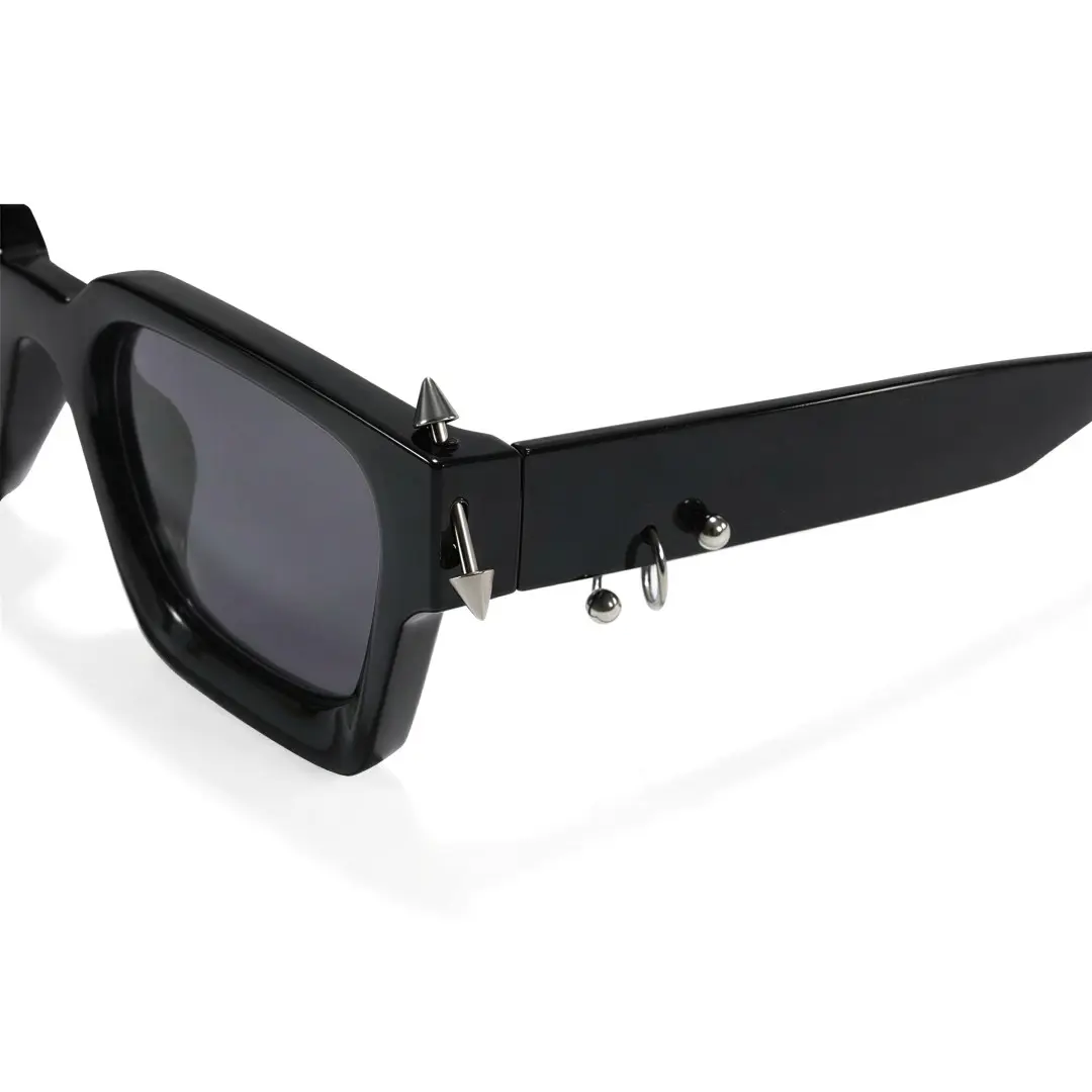 End piece detail of Ansel square pc handcrafted polarized sunglasses SP0012603 in black