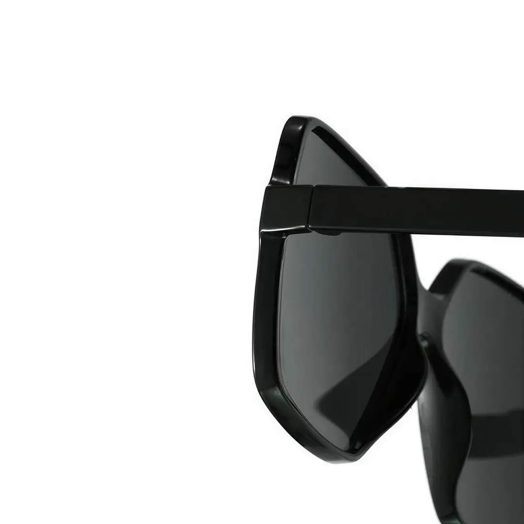 End piece detail of Katya fashion square pc sunglasses in black. SPU: SP0212410