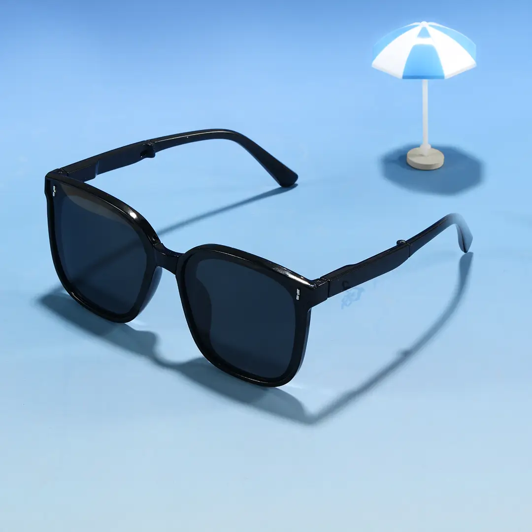 Scene view of Havenr square pc sunglasses SP0302604 in black