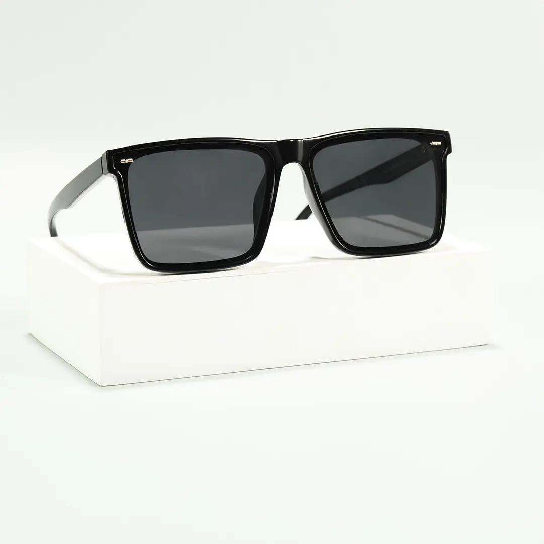 Scene view of Evan square tr90 sunglasses SR0112506 in black