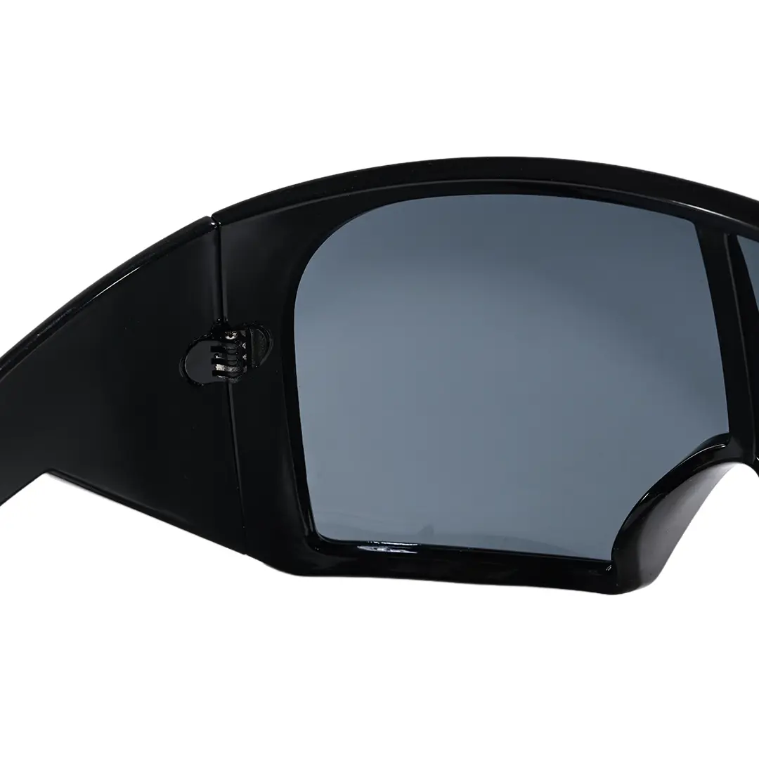 Hinge detail of Poe y2k unique pc sunglasses UP0182604 in black